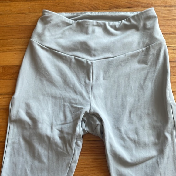 Gymshark Light Gray Leggings- Medium - Picture 2 of 8